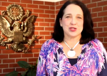 (VIDEO) Embajadora de Estados Unidos: El futuro del país depende de ti