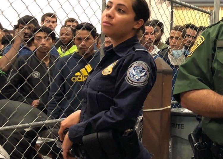 Sensual agente de ICE provoca ‘detenciones’ y memes