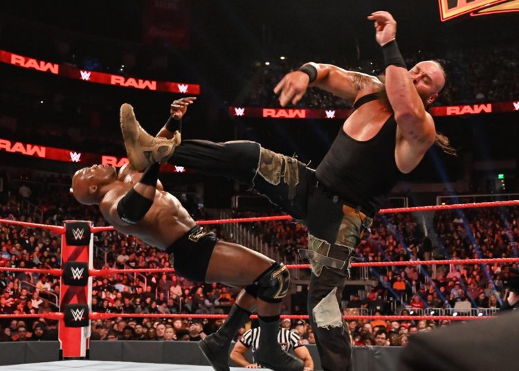 (VIDEO) En la WWE Bobby Lashlev manda al hospital Braun Strowman