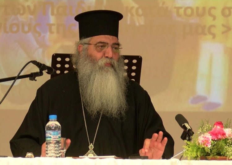 «Los homosexuales existen porque embarazadas tienen sexo anal» asegura un obispo