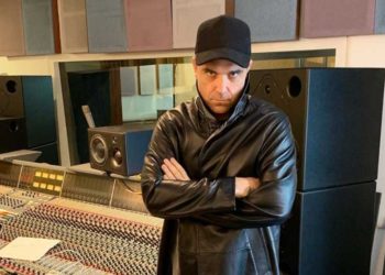 Robbie Williams teme que lo contacten extraterrestres y por ello tiene guardaespaldas