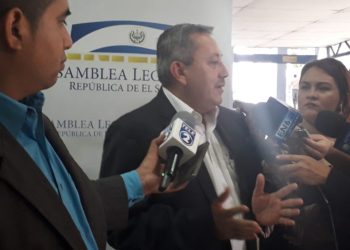 Jefe de fracción de ARENA avala relación de gobierno con Estados Unidos