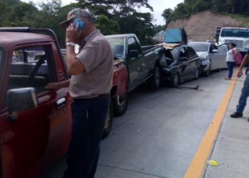 VIDEO E IMÁGENES | Reportan múltiple accidente de tránsito sobre carretera al Puerto de La Libertad