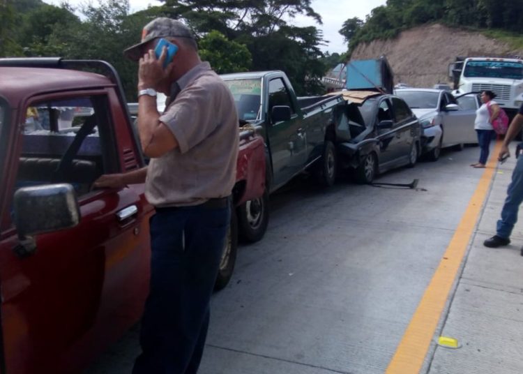 VIDEO E IMÁGENES | Reportan múltiple accidente de tránsito sobre carretera al Puerto de La Libertad
