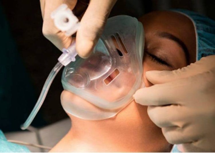 Anestesióloga se sacaba selfies con pacientes desnudas y las enviaba por WhatsApp