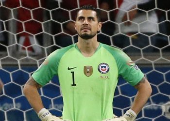 El portero Gabriel Arias de Chile sufre un calvario tras eliminación de la Copa América
