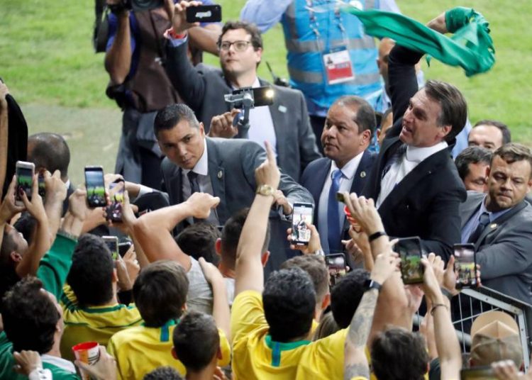 La seguridad de Bolsonaro pudo cortar la señal del árbitro con el VAR en el Brasil-Argentina