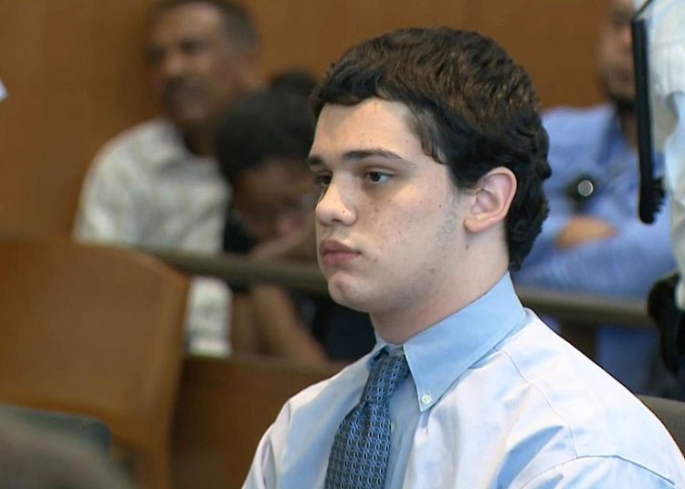 Por haber decapitado por celos a su compañero de clase, adolescente fue sentenciado a cadena perpetua