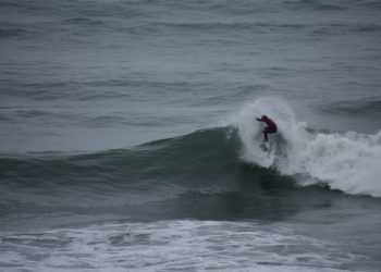 El salvadoreño Bryan Pérez clasifica a semifinales del surf en Juegos Panamericanos
