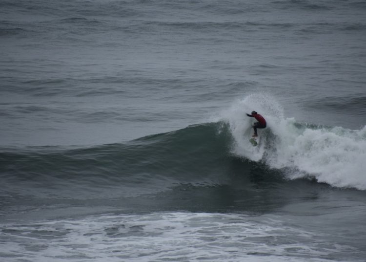 El salvadoreño Bryan Pérez clasifica a semifinales del surf en Juegos Panamericanos