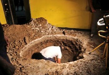 Encuentran seis caletas con celulares en penal de Chalatenango