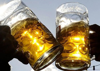 Hombre decide relajarse con sus amigos y su madre lo reportó como desaparecido