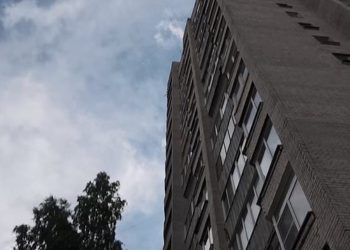 Pareja que tenía sexo cae por ventana desde el noveno piso