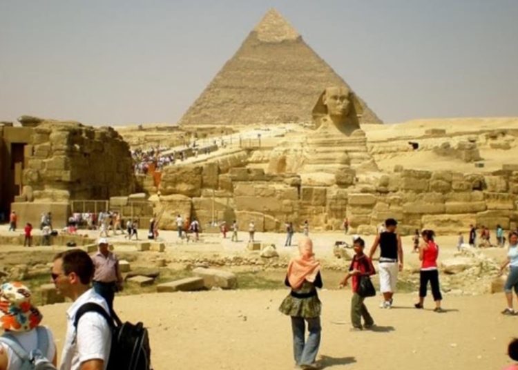 Un turista de EE.UU. es detenido por hacerse foto obscena en la pirámides de Egipto