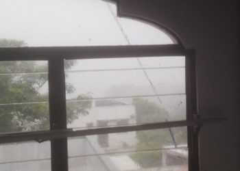VIDEOS | Cae fuerte tormenta acompañada de granizo sobre San Salvador