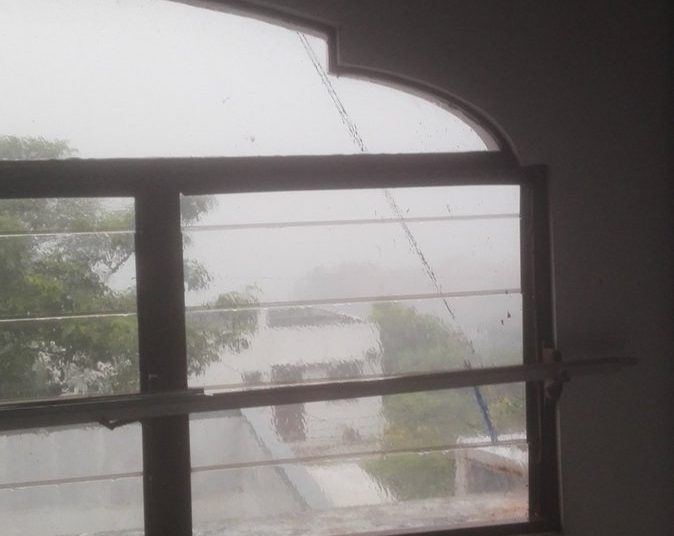 VIDEOS | Cae fuerte tormenta acompañada de granizo sobre San Salvador