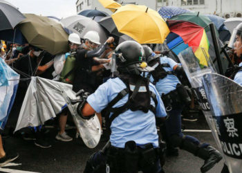 Nuevas protestas en Hong Kong tras choques con la policía