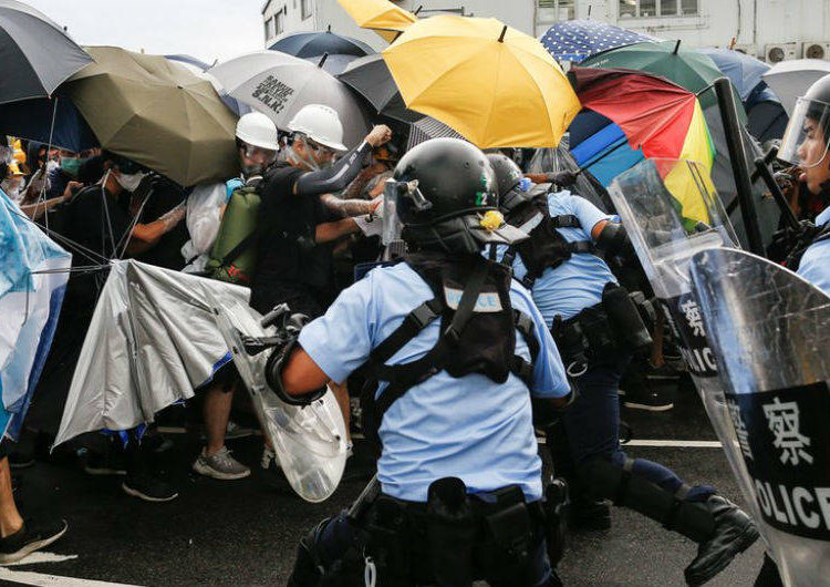 Nuevas protestas en Hong Kong tras choques con la policía