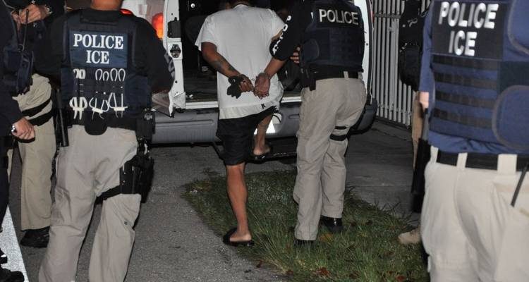 Este viernes inició el operativo para deportar a miles de migrantes en Estados Unidos