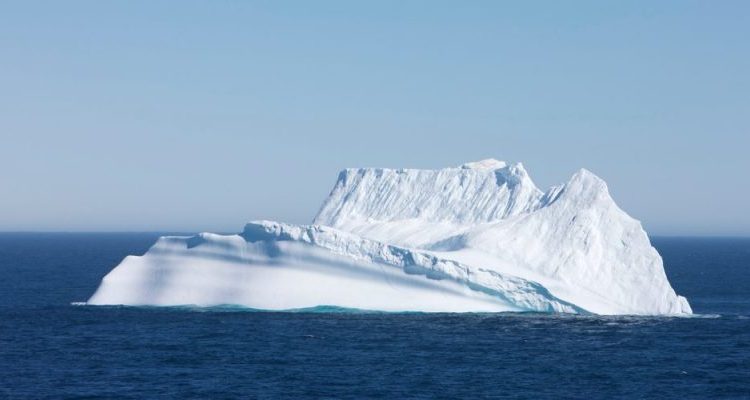 Un millonario emiratí planea remolcar un iceberg hasta el golfo de Omán para combatir la sequía