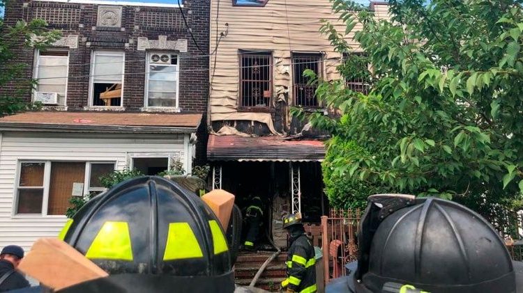 Salvadoreña y su hija de 7 años mueren al incendiarse su casa en Nueva York