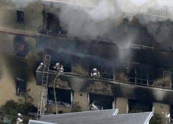 (VIDEO) Al menos 33 muertos por incendio provocado por un pirómano en un estudio de anime en Japón