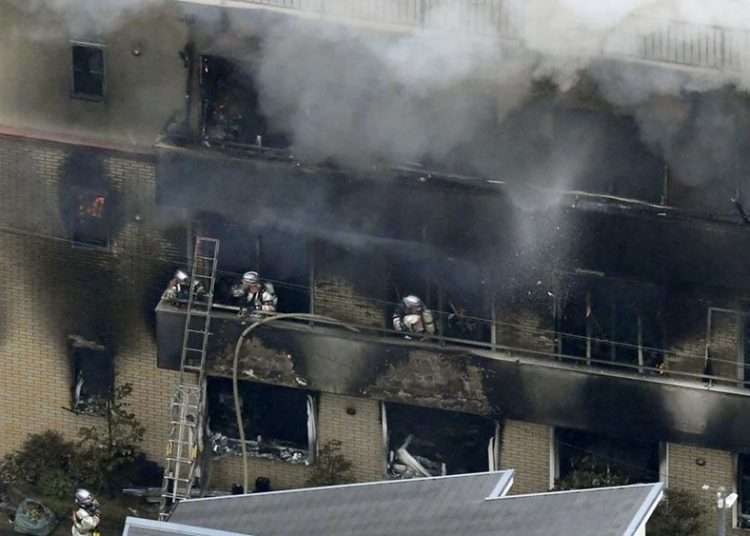 (VIDEO) Al menos 33 muertos por incendio provocado por un pirómano en un estudio de anime en Japón