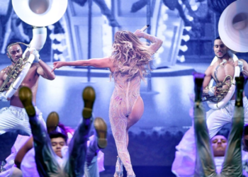 (VIDEO) Jennifer López festejó por adelantado su cumpleaños número 50 con un mega show