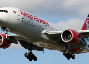 Un hombre tomaba sol cuando un cadáver cayó del cielo