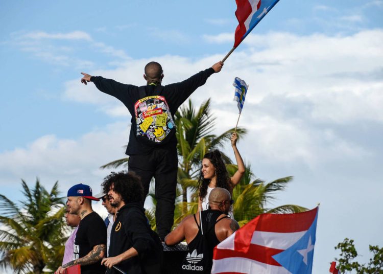 Crisis en Puerto Rico lleva a Bad Bunny a retirarse temporalmente de la música