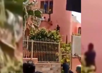 (VIDEO) Presunto ladrón es amarrado y golpeado como piñata