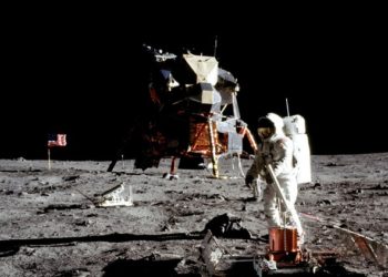 Trump promete volver a la Luna y poner una bandera de EE.UU en Marte
