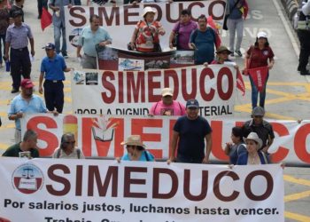 FMLN cierra filas para tratar de superar veto presidencial sobre retiro voluntario de maestros