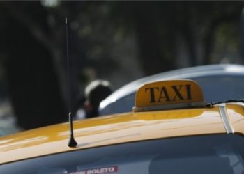 Taxista que transportaba $10 mil en almohadas seguirá proceso en libertad