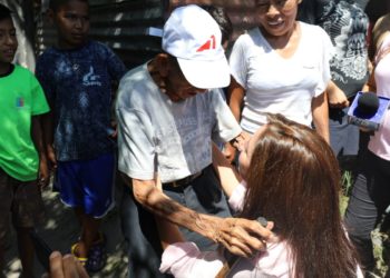 (VIDEO) Ministra de Vivienda ofrece escriturar cien propiedades de familias de la comunidad Naval