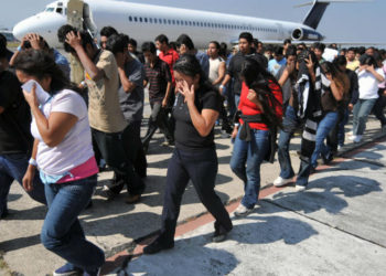Trump anuncia que este viernes inician las redadas contra migrantes