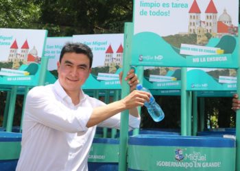 Alcaldía de San Miguel realiza segunda entrega de depósitos de basura