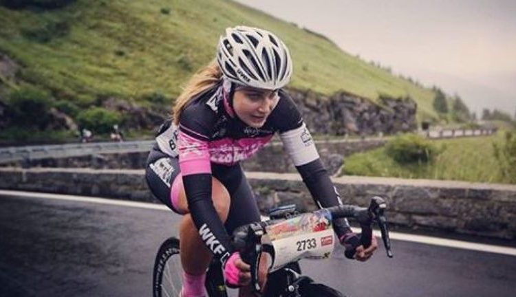 Hombre que odia a las mujeres atropella y secuestra a una ciclista a la que desnudó y ató a un sillón