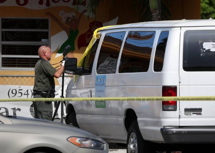 Muere niño de 2 años en una camioneta frente a guardería en Broward