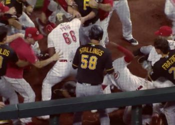 (VIDEO) Batalla campal en el béisbol entre los Rojos y los Piratas