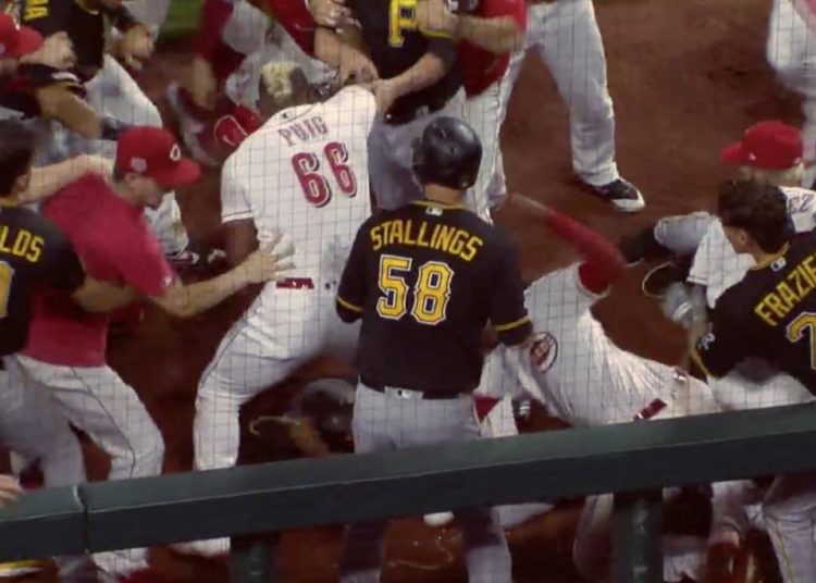 (VIDEO) Batalla campal en el béisbol entre los Rojos y los Piratas