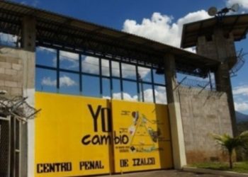 Lesionan en intento de secuestro a directora de penal de Izalco