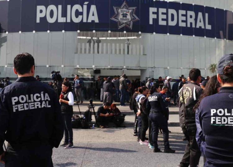 Cárteles de la droga mexicana ofrecen trabajo a policías federales