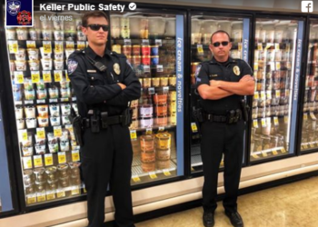 (VIDEO ) Policías cuidan helados de ‘lamedores’ en Texas