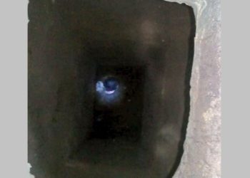 Bomberos rescatan a un menor que cayó en una fosa séptica