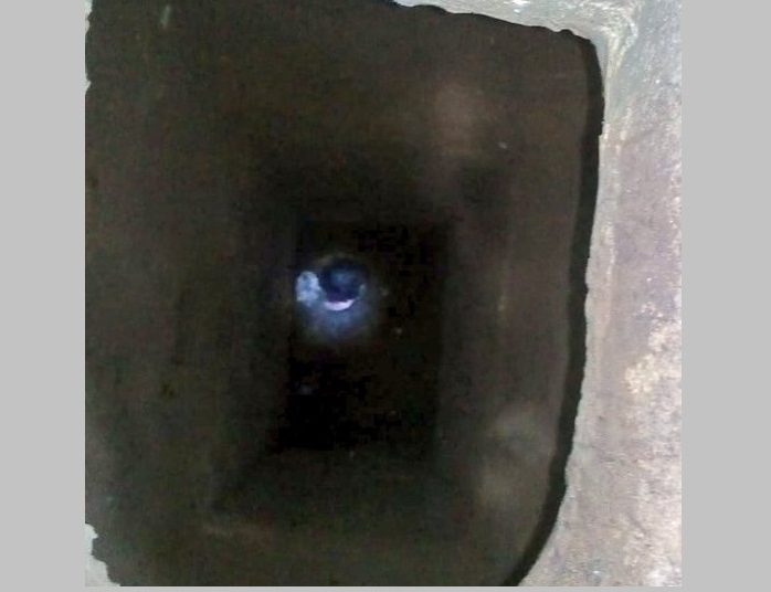 Bomberos rescatan a un menor que cayó en una fosa séptica