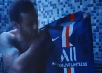 (VIDEO) Neymar ‘arroja’ a la basura nueva playera del PSG