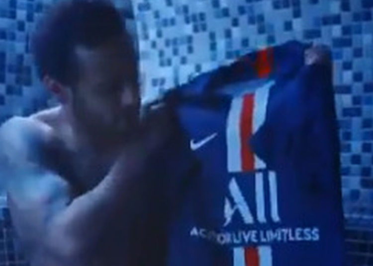 (VIDEO) Neymar ‘arroja’ a la basura nueva playera del PSG