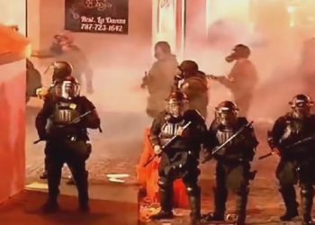 Duros choques con la policía tras una masiva protesta contra el gobernador de Puerto Rico