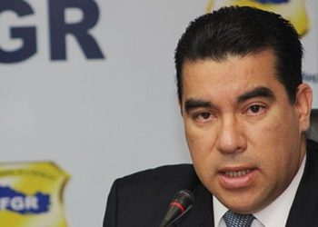 FGR sigue la ruta de dinero del expresidente Funes en varios países